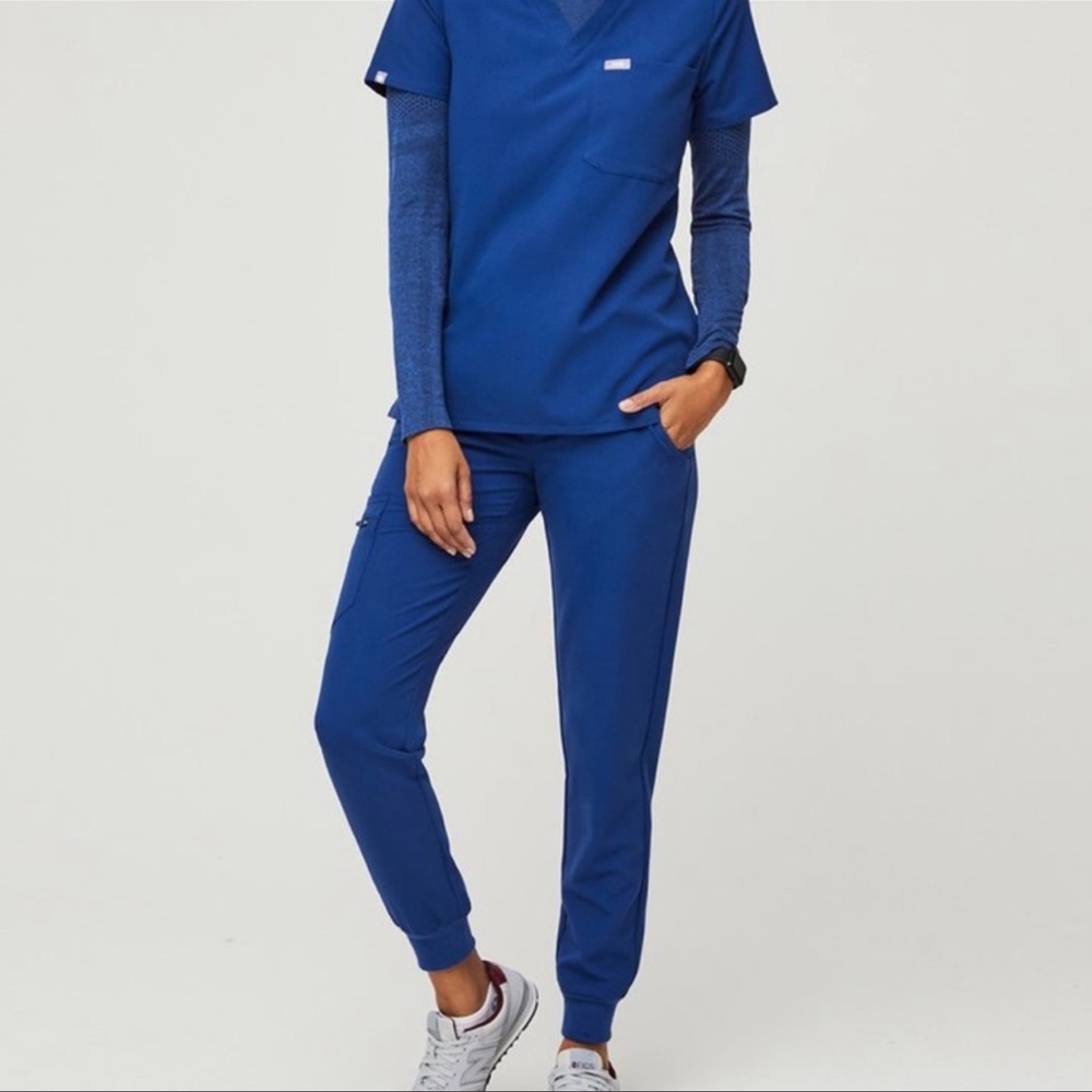 Figs 💙electric blue scrub set
